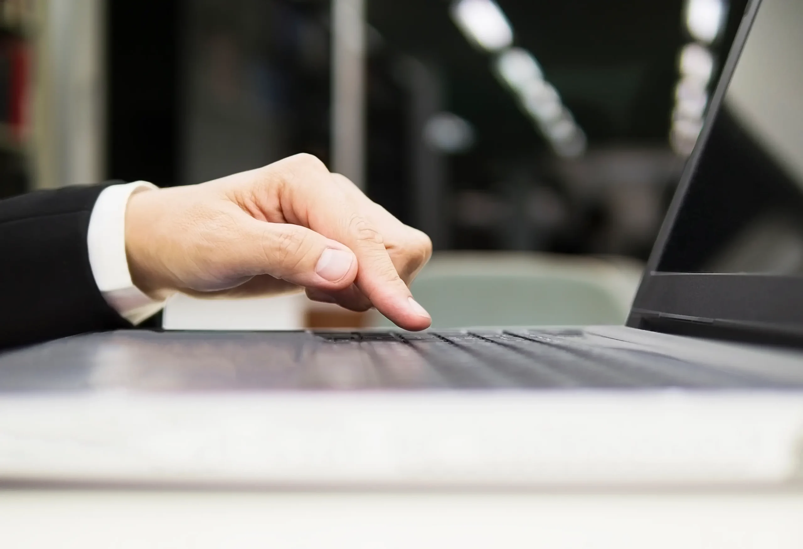Visual steps showing how to get insured online through an independent insurance broker and agent